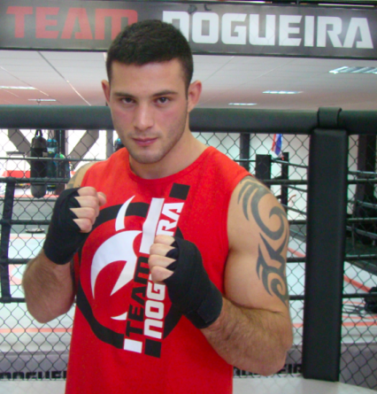 O lutador Lucas Pinto fará sua estréia em eventos profissionais neste final de semana 