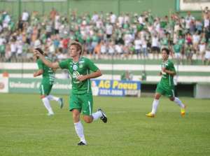 Corinthians fica perto de acerto com Fabiano, destaque da Chapecoense