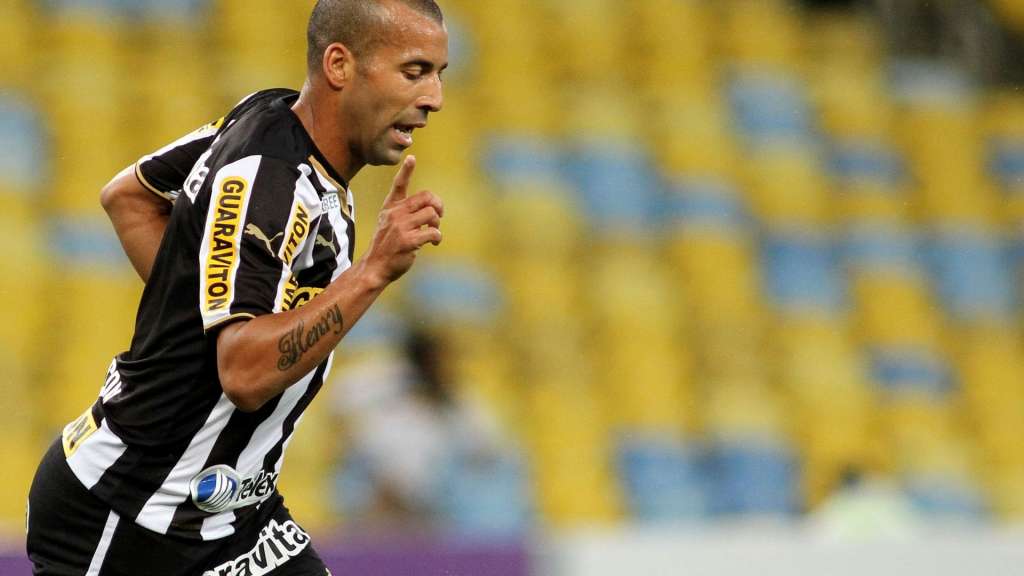 Polêmico, Sheik faz dois e é expulso no Maracanã