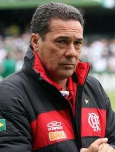 Luxemburgo vê Flamengo no rumo certo e aprova empate