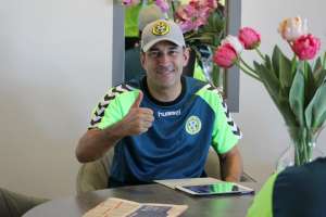 Técnico de sucesso no Brasil pode voltar dos Emirados por falta de pagamentos