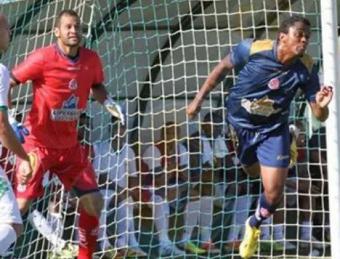 Leandro Santos em uma partida da Penapolense durante a Série D 2014 - Divulgação