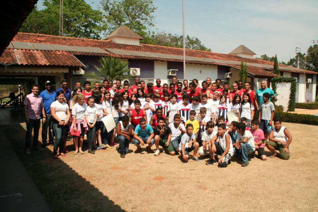 Manhã do Penapolense foi marcada por descontração e ação social com crianças