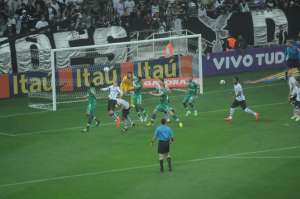 BRASILEIRÃO CHEVROLET: Corinthians só empata, mas segue no G4 graças ao Santos