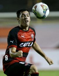 Caceres foi o ponto de equilíbrio do Vitória na virada sobre o Fluminense