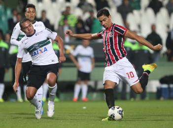 Ganso não foi o mesmo sem a presença de Kaká pelo São Paulo, que não perdia há nove jogos