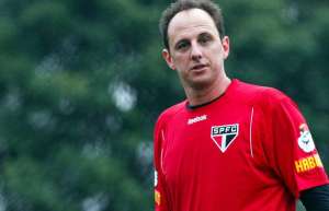 Ceni não treina novamente e é dúvida para o clássico