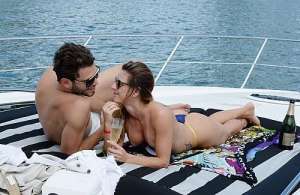 Miss Bumbum, Marianne Ranieri, larga Tiago Fernandes, ex-jogador do Cruzeiro, e vira bissexual