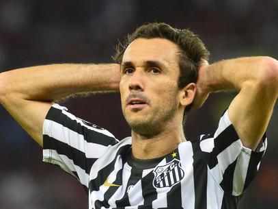 Thiago Ribeiro está de volta ao time do Santos contra o Figueirense