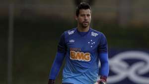 Fábio rejeita favoritismo do Cruzeiro em clássico