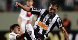 Pierre e Josué são relacionados e disputam vaga no time