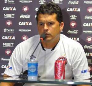 Claudinei Oliveira não tem dúvida de que derrota para o Internacional foi injusta para o Atlético-PR