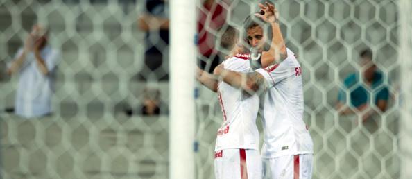 Rafael Moura quebrou jejum de nove jogos sem marcar. Ele entrou no lugar de Wellington Paulista, que não marca há 13 jogos.  - Site Internacional 