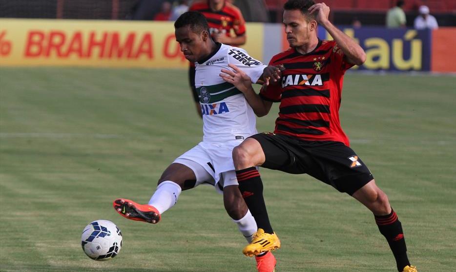 Felipe Azevedo garantiu a vitória do Sport diante do Coritiba na Ilha do Retiro