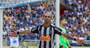 BRASILEIRO CHEVROLET: Rodada de clássicos com derrotas dos líderes Cruzeiro e São Paulo e vexame do Palmeiras