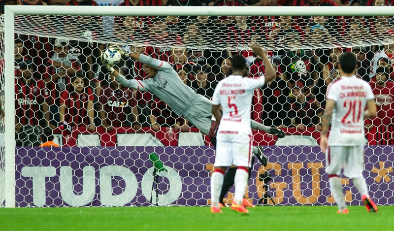 Dida brilhou na vitória do Inter contra o Atlético-PR