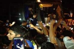 Com segurança reforçada, Palmeiras chega sem protesto