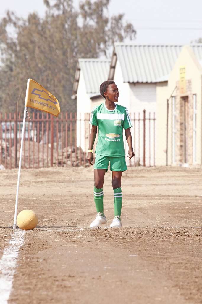 A doação da milionésima bola indestrutível ocorreu durante a cerimônia de inauguração da quadra de uma escola restaurada pela Chevrolet na África