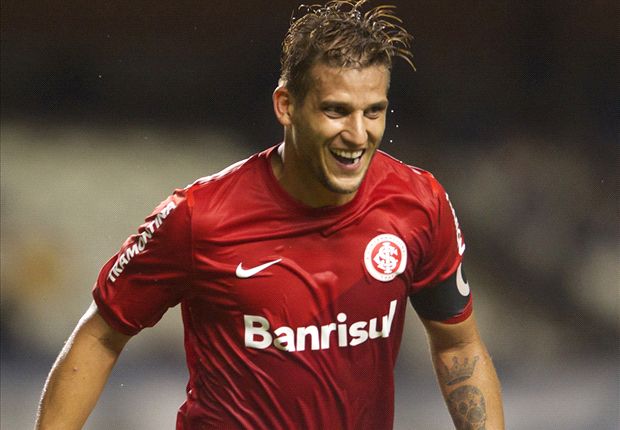 Rafael Moura desencantou ao marcar o gol da vitória diante do Atlético Paranaense, no último sábado