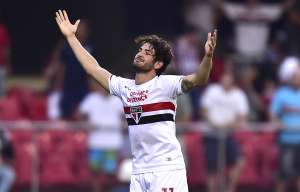 Pato saiu do jogo por problemas estomacais, diz Muricy