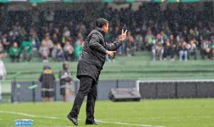 Marquinhos Santos iguala número de jogos e aproveitamento de Ênio Andrade