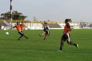 Série C: Com protesto, rojões e vaia da torcida, Treze realiza treino no PV