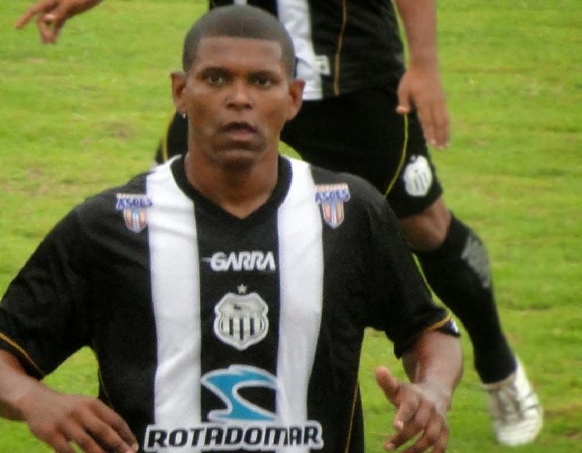 O lateral Jean Batista sentiu a coxa e vai desfalcar o Central de novo