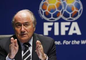 Blatter confirma a comitê que tentará reeleição