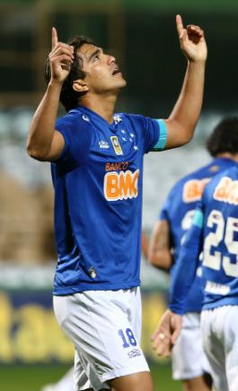 Marcelo Moreno foi poupado no último treino antes da partida e vira dúvida