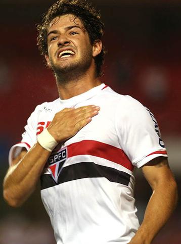 O São Paulo manifestou interesse em contratar Pato e o atacante já pensa em diminuir o salário