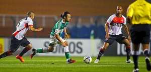 Palmeiras ganha do Vitória na raça e dá esperanças à torcida após vexame em Goiás