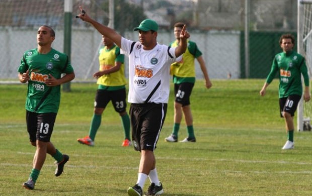 Marquinhos Santos mantém dúvidas no Coritiba