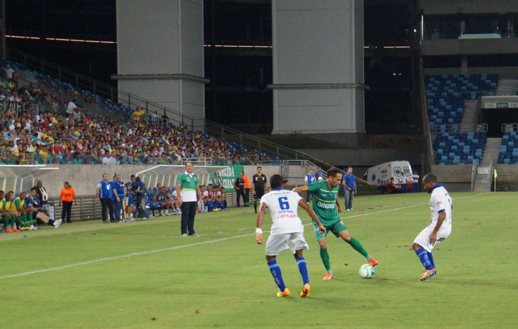 Mesmo com um a menos, Cuiabá tomou a iniciativa e foi pra cima do Águia