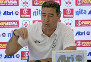 Técnico da Santista analisa adversários e quer Ulrico Mursa como 