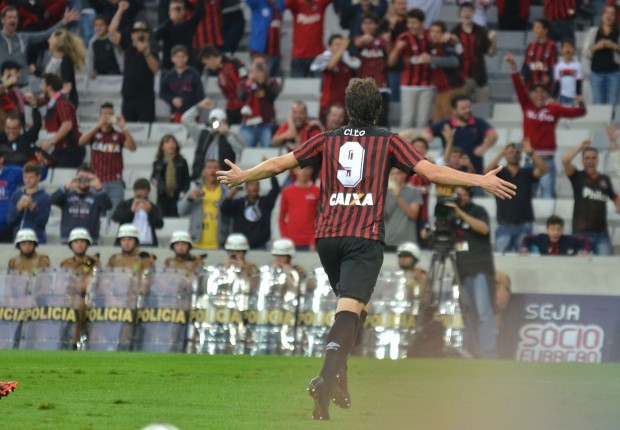 Atlético-PR 1 x 0 Corinthians – Furacão se afasta do Z4 e complica o Timão 2 0002050032125 img