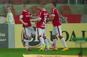 Internacional 4 x 2 Coritiba - Se o Cruzeiro abrir passagem...