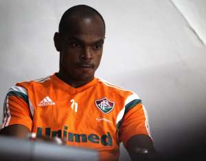 Henrique vai operar joelho e desfalcará o Fluminense