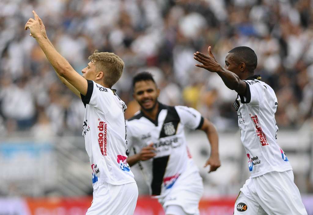 Adrianinho deve ficar como opção no banco de reservas diante do Paraná - Rodrigo Villalba/AFI