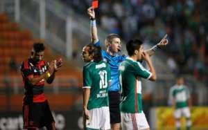 Valdivia é punido com 2 jogos e não pega Chapecoense