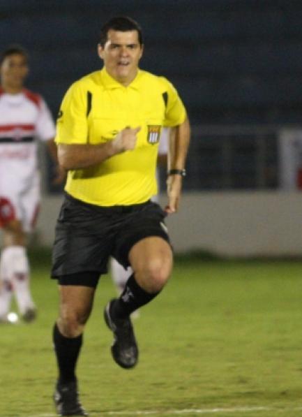 Árbitro foi pivô de outra polêmica, em 2012, quando foi acusado de apitar jogo embriagado 