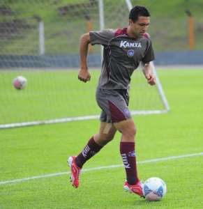 Zagueiro de time da Série B desperta interesse de equipe catarinense