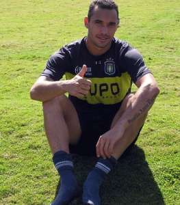 Após exames médicos, Criciúma contrata Eli Sabiá, ex-Santos e goleiro Edson