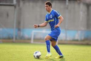 Giuliano volta a treinar em inauguração de CT gremista