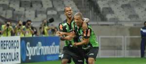 Pior defesa do Brasileirão, Palmeiras tenta zagueiro Vitor Hugo do América-MG