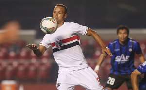 Luis Fabiano é multado em 30% do salário por expulsão