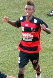 Série B: Oeste negocia Roger Gaúcho, ex-meia de Ponte e Santos, com Criciúma