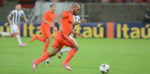 Perto de completar 50 jogos no ano, Patric avalia duelo do Sport com o Corinthians