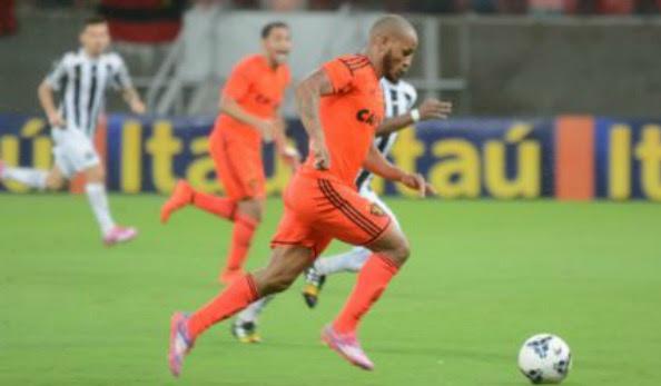 Patric já jogou 49 vezes com a camisa do Sport e chega a ótima marca neste final de semana - Divulgação