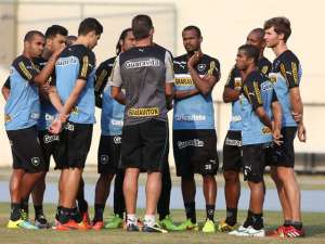 Assumpção decide rescindir com Emerson e mais três