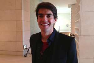 Radiante, Kaká diz poder acrescentar muito à seleção